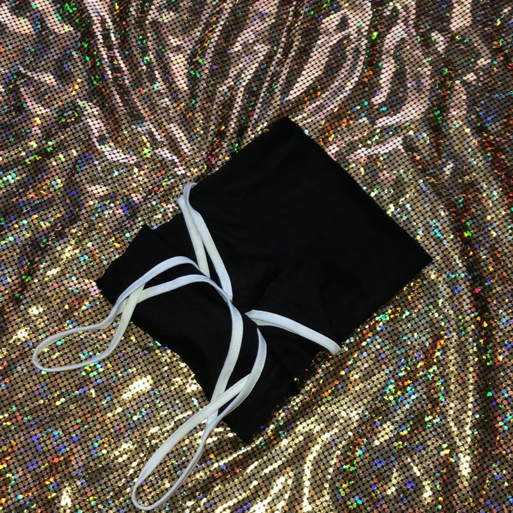 -Boutique- Shorts Romper - Picture 15 of 17